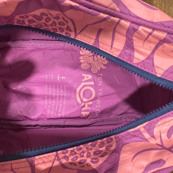 ALOHA Collection Dopp Kit - Picture 4 of 5